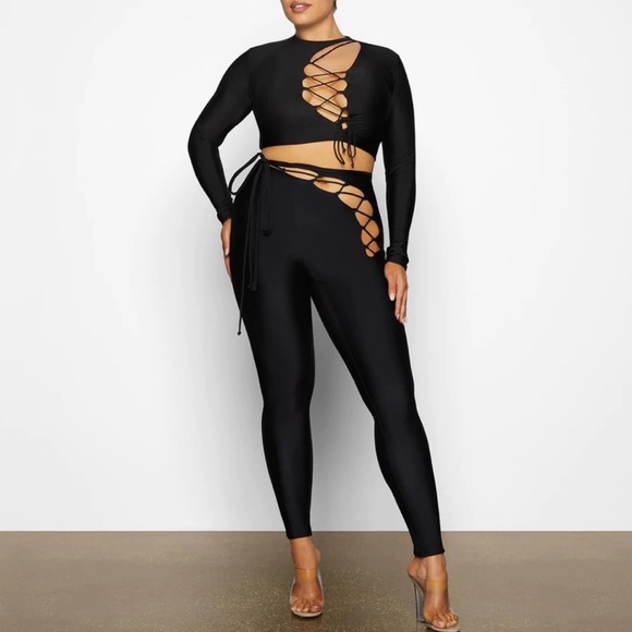 ✨SKIMS✨Cutout Lace up Long Sleeve Top in Onyx - Picture 3 of 6